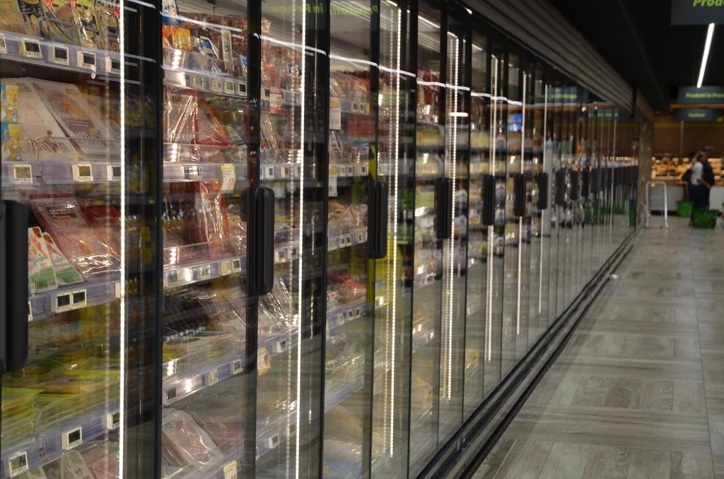 Free convenience store fridge photo
